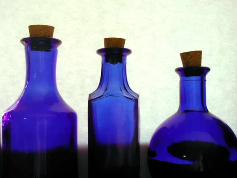 בקבוקים כחולים | כל הזכויות שמורות